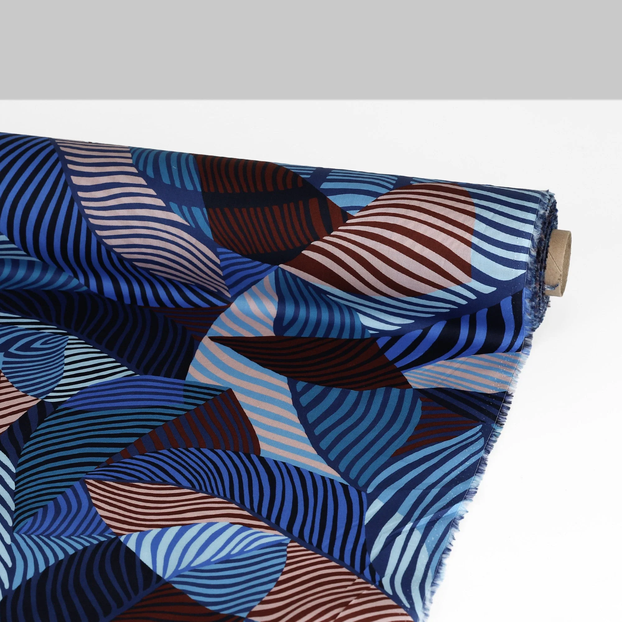 Liberty Tana Lawn - Tumbling Wilde/B - Image 3